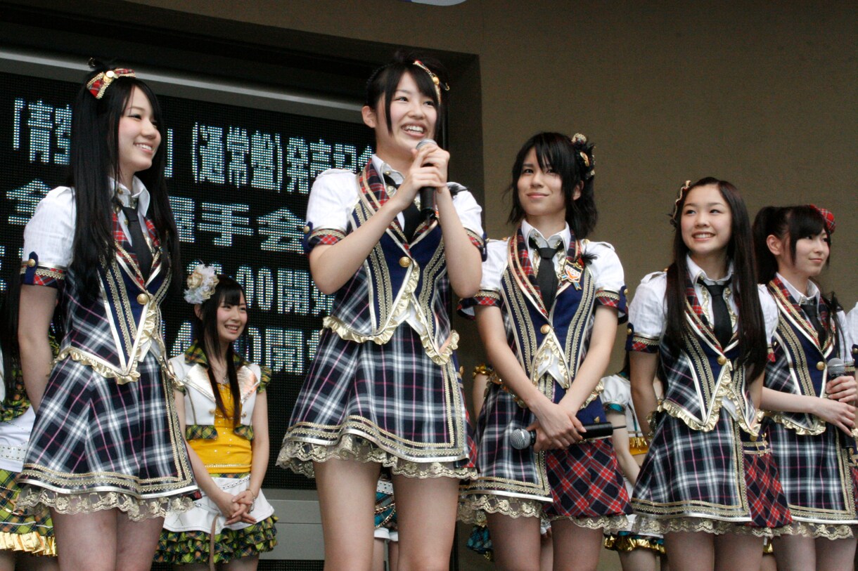 矢神久美（写真左）、松井珠理奈（中央）、松井玲奈（右） - SKE48