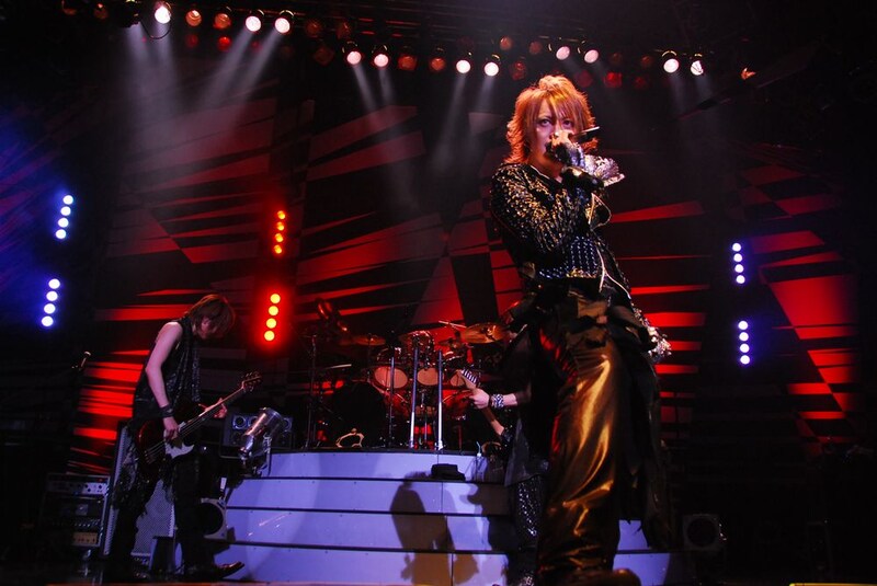 4月10日のZepp Tokyo公演では新曲を含め全22曲を披露したAlice Nine。ライブは約3時間におよび、ファンは5人のパフォーマンスを全身で楽しんだ。