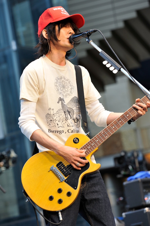 最初のMCでは「今日はみんなに集まってもらってすごくうれ、うれしいです」と少し噛むなど、緊張した様子も見せた藤原。