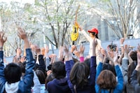 レスポール・スペシャルを掲げる藤原。