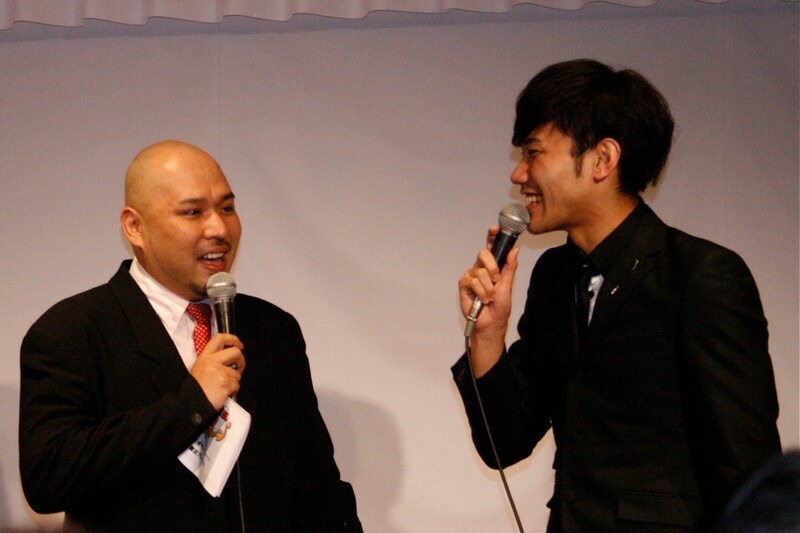 イベントに出席したこりゃめでてーな。大江は見事なパチンコ頭を披露した。