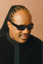 例年以上にバラエティに富んだラインナップが実現した「SUMMER SONIC 2010」（写真は、初日の大阪、2日目の幕張でヘッドライナーを務めるスティーヴィー・ワンダー）。