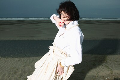 アルバムCD+DVD盤には、タイトル曲「乱反射ガール」のビデオクリップ、レコーディング＆PV制作メイキングに加え、昨年七夕の赤坂BLITZワンマンと、今年2月のBillboard Live TOKYOバレンタインライブの映像が収められる。