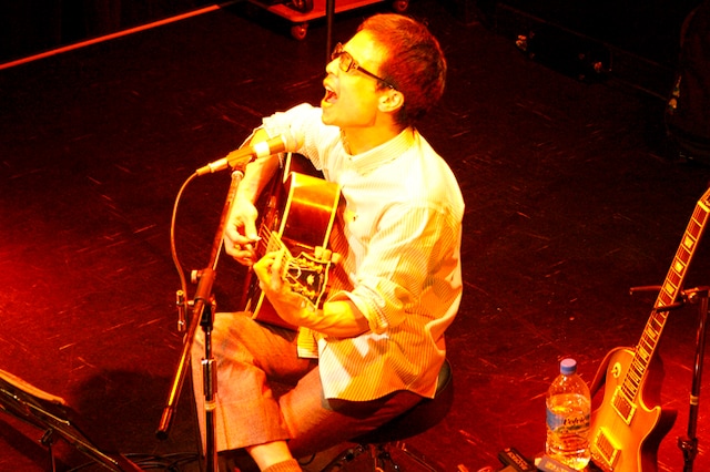 磯部正文は4月22日と25日に高円寺AMP CAFEにて弾き語りライブを実施。また4月21日から26日まで同会場で個展「iso painting」を開催する。