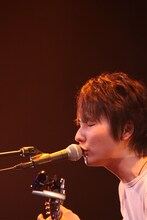 3月10日に発表されたアルバム「素晴らしい世界」も好評を集めているsuzumoku。