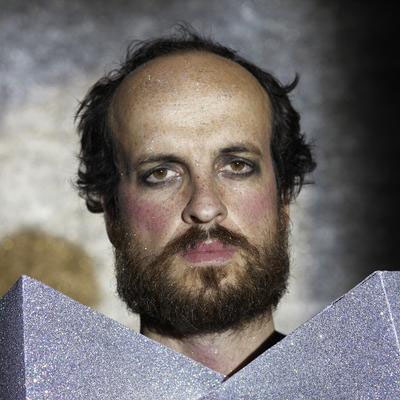 4月28日に3部構成作品の第1弾「One One」をリリースするマシュー・ハーバート。第2弾作品「One Club」は6月、第3弾作品「One Pig」は8月リリースを予定しているとのこと。