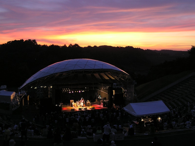 今年の「夏の魔物」会場に選ばれた青森・つがる地球村円形劇場。