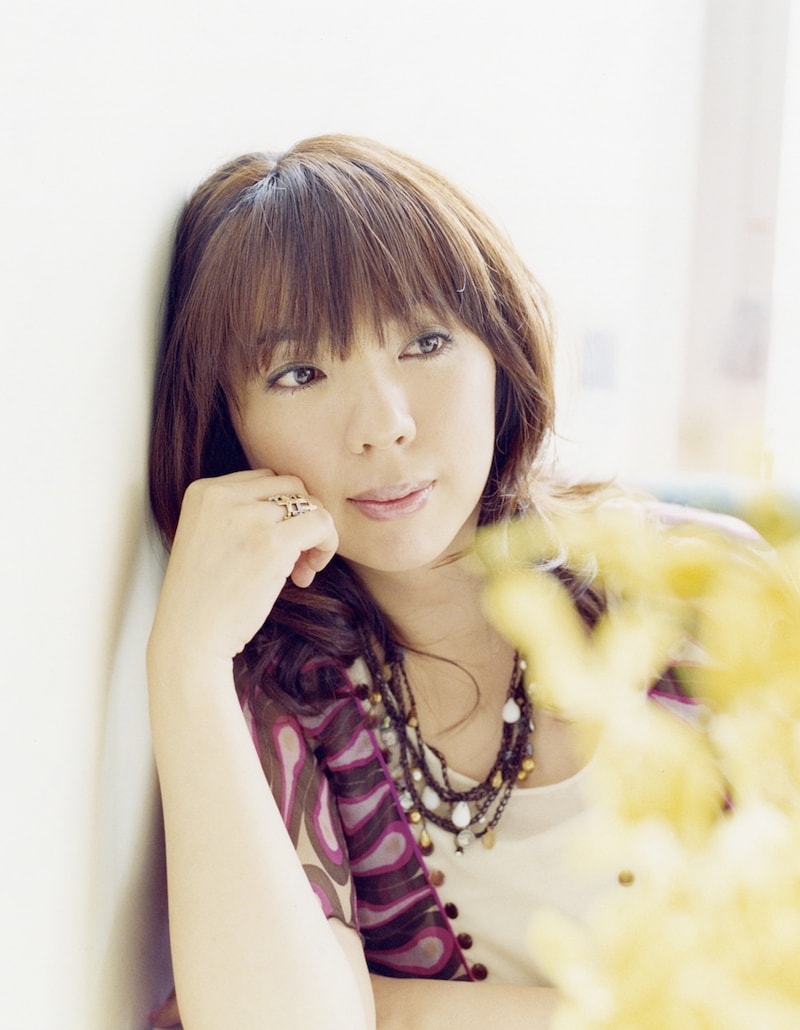 岡本は5月10日にベストアルバム「My Favorites」をリリース。このベスト盤には「そのままの君でいて」は収録されないが、数多くの名曲を楽しめる充実の1枚に仕上がっている。