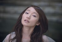 独特のたたずまいで、ごく自然に妖精を演じている安藤裕子。