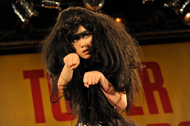 ゼブラクイーンを演じるのは気鋭の若手女優、仲里依紗。