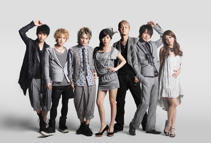 AAAはニューシングル「逢いたい理由 / Dream After Dream ~夢から醒めた夢~」を5月5日にリリース。本作は小室哲哉の作曲活動第1弾作品として注目を集めている。