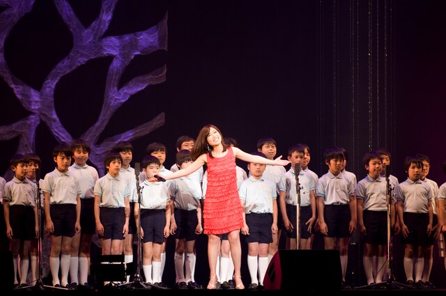 aminとTOKYO FM少年合唱団のステージ。