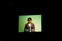 AKB48のライブ前には秋元康からのコメント映像が。