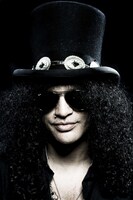 スラッシュはGUNS N' ROSES脱退後、SLASH'S SNAKEPITやVELVET REVOLVERといったバンドで活躍。意外にもソロアルバムは今回が初となる。