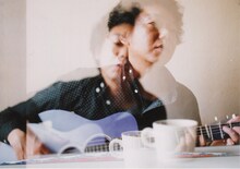 前野健太が撮影した三輪二郎の写真。