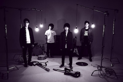 残響レコードの集大成とも言えるコンピレーションアルバムが、前作以上のボリュームで登場。2100円という価格も魅力的（写真はte'）。