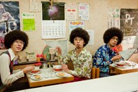 「朝が来る前に～さすらいバージョン～」の着うたは5月6日より鶴公式モバイルで先行配信。5月26日より各配信サイトでもリリースされる。