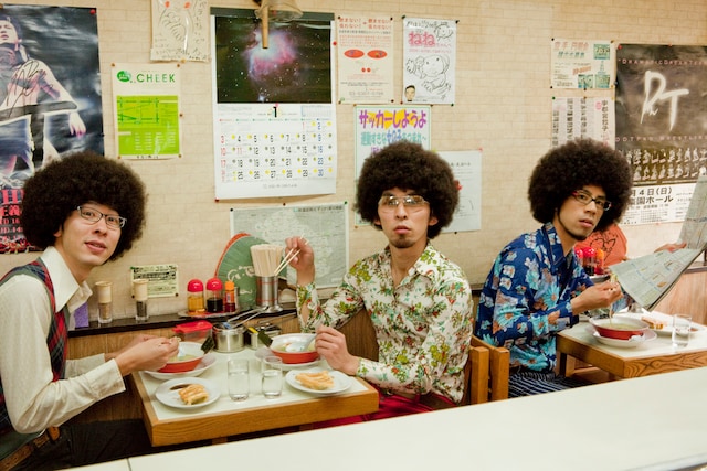 「朝が来る前に～さすらいバージョン～」の着うたは5月6日より鶴公式モバイルで先行配信。5月26日より各配信サイトでもリリースされる。