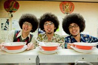 主人公の田中広と同様にアフロヘアがトレードマークの鶴。