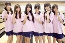 新生チームB。写真左から柏木由紀、河西智美、北原里英、宮崎美穂、佐藤すみれ、石田晴香。