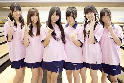 新生チームB。写真左から柏木由紀、河西智美、北原里英、宮崎美穂、佐藤すみれ、石田晴香。