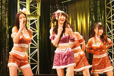 2度目のZepp Nagoya公演に向けて、松井玲奈（写真中央）は「今日のコンサートを観た人に『SKE48は名古屋で一番、全国で一番』と言っていただけるようにがんばりたい」と宣言。この日のコンサートの模様は、後日ナタリーでもレポート予定。