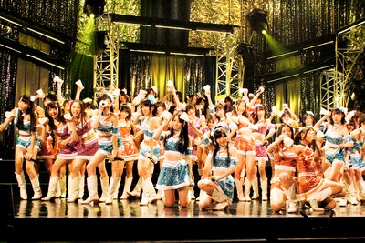 「仲間の歌」を歌うSKE48。