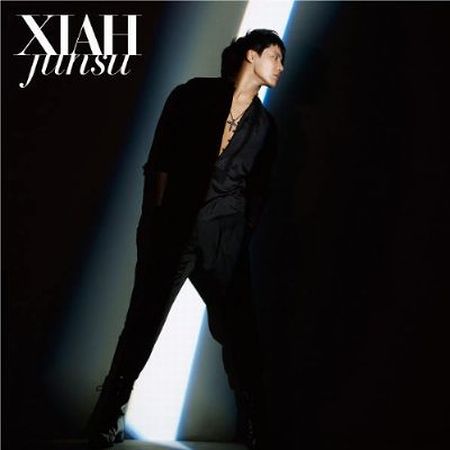 シングル「XIAH」のCDオンリー仕様ジャケット。