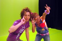 浜田ブリトニーは「シャンパンダ!!」ビデオクリップにも出演。