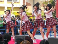 「恋愛レボリューション21」を披露するハロプロエッグ。