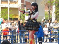 「春の嵐」を披露する真野恵里菜。