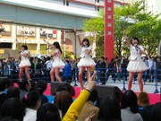 「スキちゃん」を披露するスマイレージ。