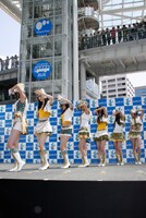 「青空片想い」を披露するSKE48選抜メンバー。