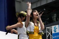 向田茉夏（写真左）、高柳明音（右）