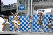 「青空片想い」を披露するSKE48選抜メンバー。