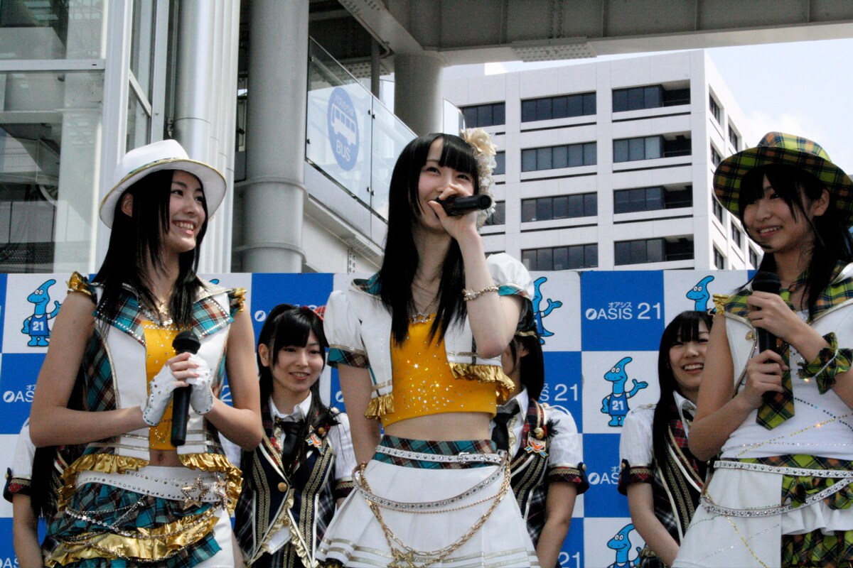 写真左から松井珠理奈、松井玲奈、向田茉夏。 - SKE48、晴天の地元・栄