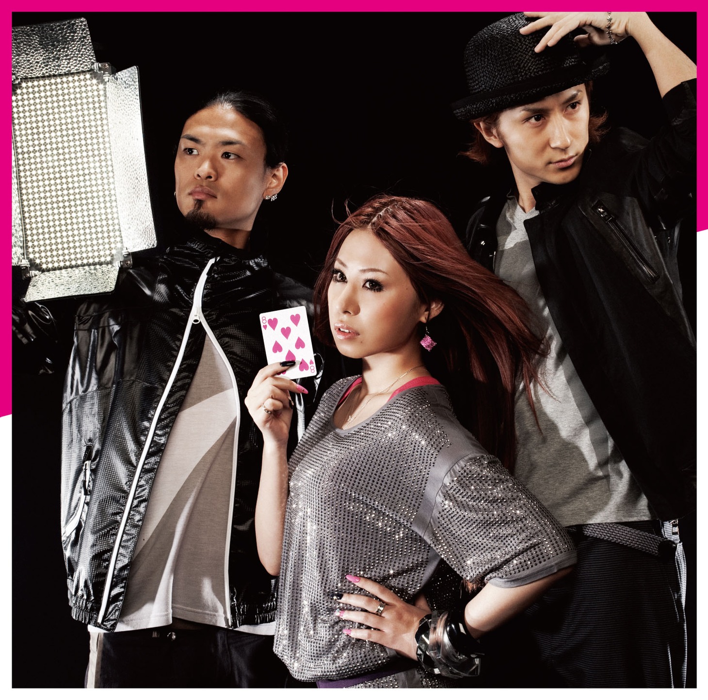 「LOVE BALANCE」初回限定盤ジャケット。