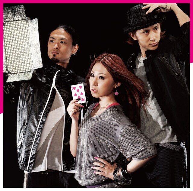 「LOVE BALANCE」初回限定盤ジャケット。