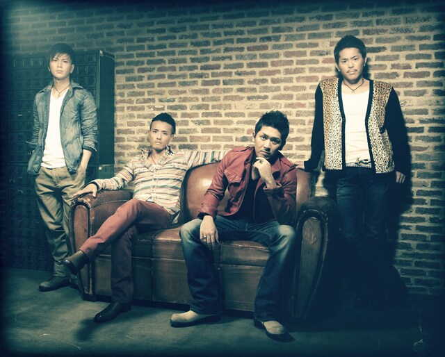 DEEPは現在全国22カ所にわたるライブハウスツアー「DEEP LIVE HOUSE TOUR 2010 "brand new story"～THE ROOTS～」の真っ最中。6月末からは初のストリングスをバックにしたコンサートツアーを開催する。