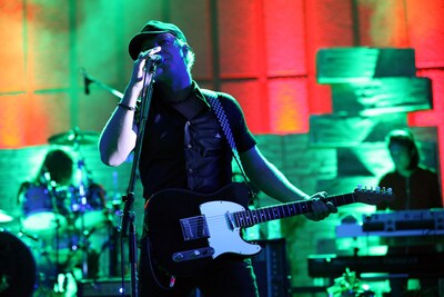 「空はまるで」や「Around The World」、そして最新シングルの「SAKURA」など数々のヒット曲を披露し、さわやかな春の空気をMONKEY MAJIK色に染め上げた。