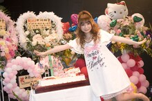 「中川翔子Prism Tour 2010」JCBホール2DAYS公演2日目となった5月5日に25歳の誕生日を迎えたしょこたん（写真は記者会見の様子）。DVDリリース日の8月18日には“レベル25”突入後初のシングル「フライングヒューマノイド」も発売される。