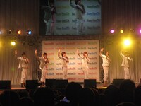 「“どきどき”フリーマーケット 2010」は3日間で合計約20万人を動員（写真は超新星のステージ）。