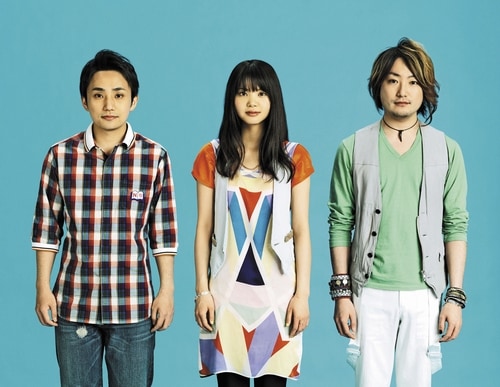 開催中の全国ツアー「みなさん、こんにつあー!!2010 全国あんぎゃー!!～ハジマリノウタ～」が中盤戦に突入したいきものがかり。明日6月24日は青森文化会館でライブを行う。