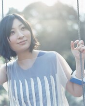 今年デビュー15周年を迎えた坂本真綾。6月12日には菅野よう子とのコラボによる新曲「美しい人」が着うた限定でリリースされた。