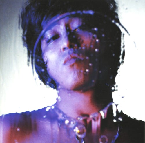 「パラシュート★ガール」は1992年に16枚目のシングルとしてリリース。1995年発売のアルバム「禁じられた生きがい」（写真）に収録された。