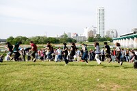 長縄飛びの様子。