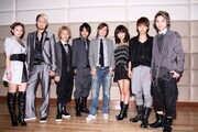 AAAと小室哲哉（写真中央）の集合ショット。