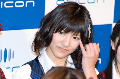 ひとりで深夜ラジオに挑戦する宮澤佐江。「リッスン？ ～Live 4 Life～」番組サイトでは収録現場の裏側が随時紹介されるので、ファンはこちらもチェックをお忘れなく（写真は5月11日に行われた「オリコン芸能人辞典」発表記者会見より）。