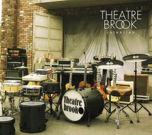 写真はTHEATRE BROOKのニューアルバム「intention」初回限定盤ジャケット。