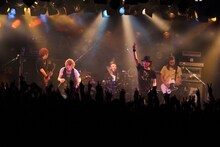 写真はゴールデンウィークに行われた自主企画ライブ「FLOW THE PARTY 2010」の模様。